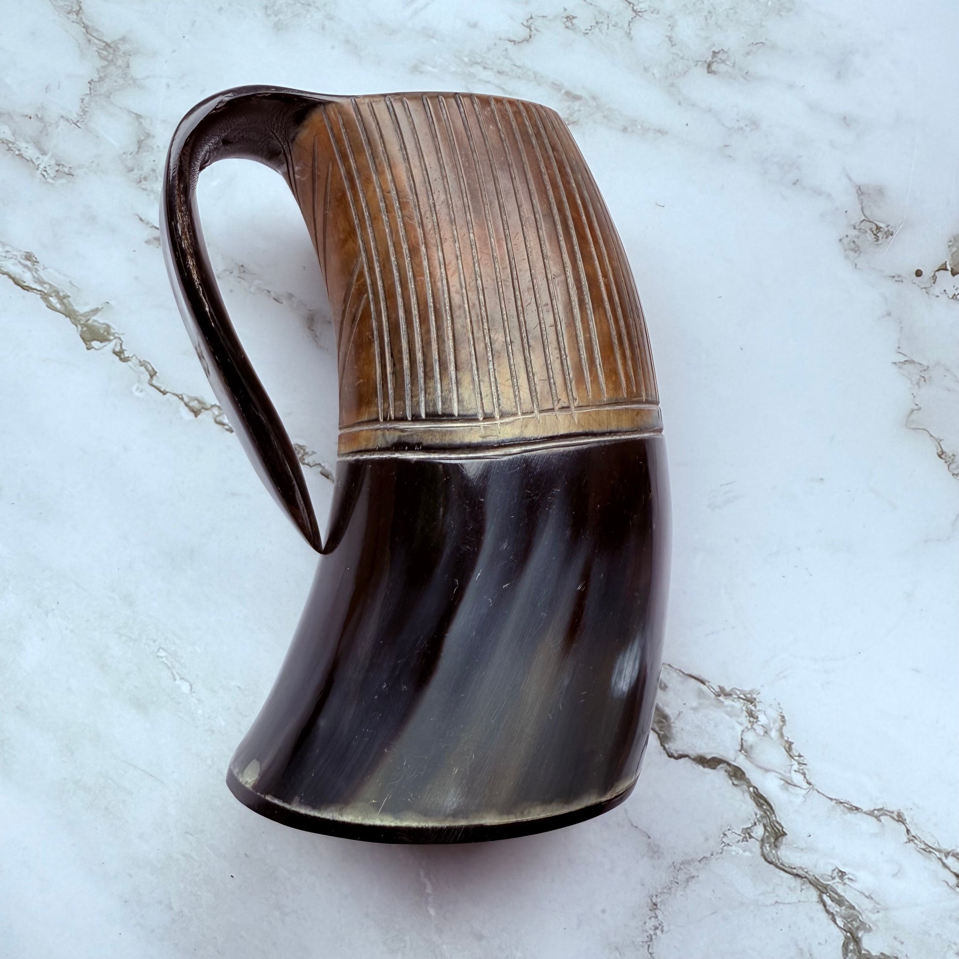Horn-shaped mug with ribbed design and curved handle 