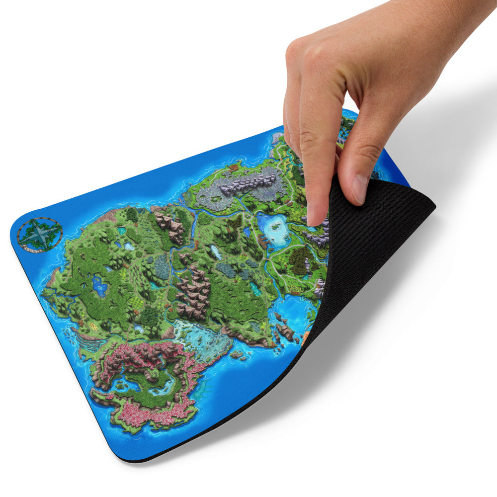 A hand picks up a corner of the Taur'Syldor mousepad.